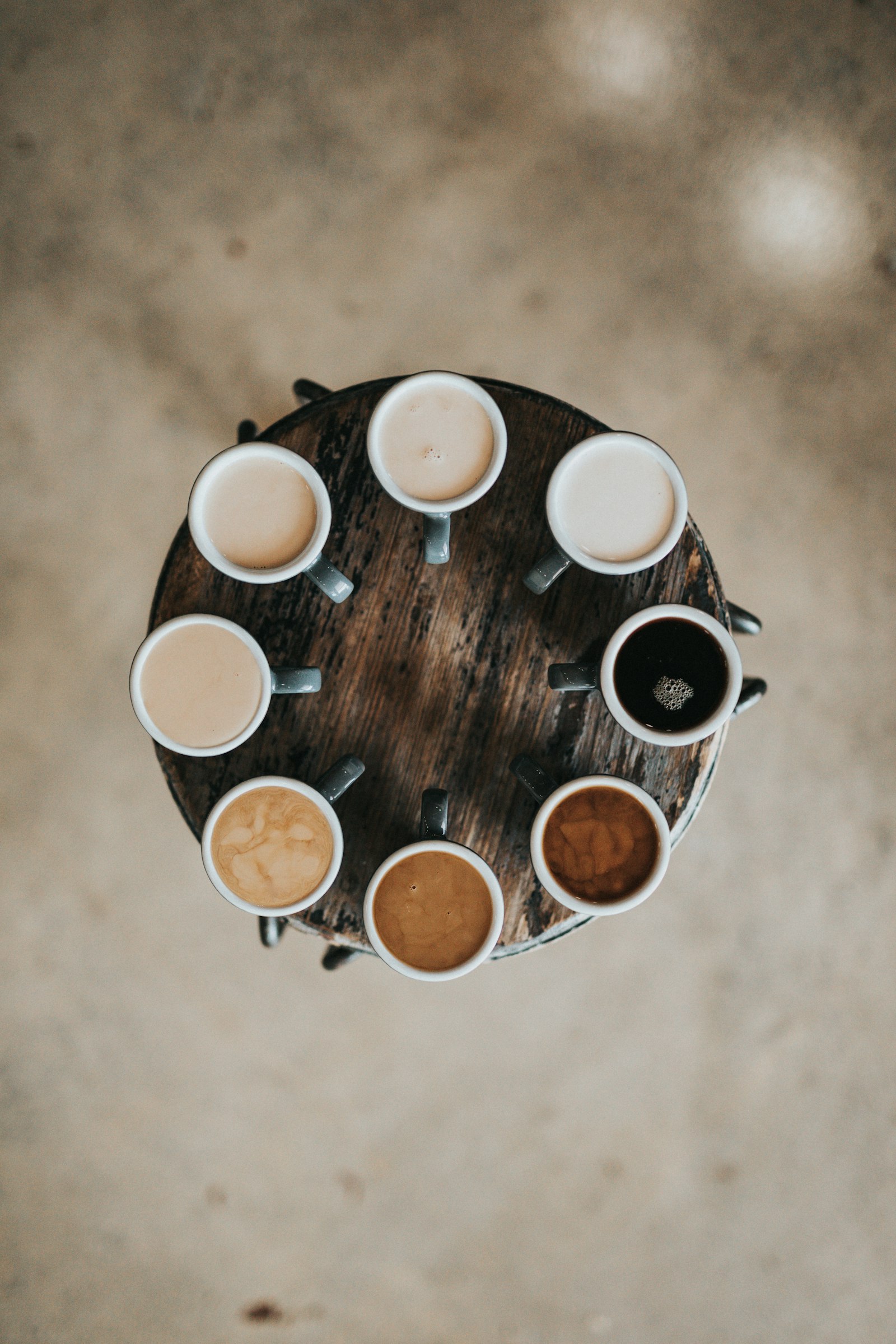 Tazas de café con distintos niveles de leche